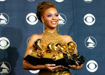 LOS ANGELES - FEBRUARY 8:  Singer/actress Beyonce Knowles poses backstage after winning 5 Grammy Awards in the Pressroom at the 46th Annual Grammy Awards held on February 8, 2004 at the Staples Center, in Los Angeles, California. (Photo by Frederick M. Brown/Getty Images)