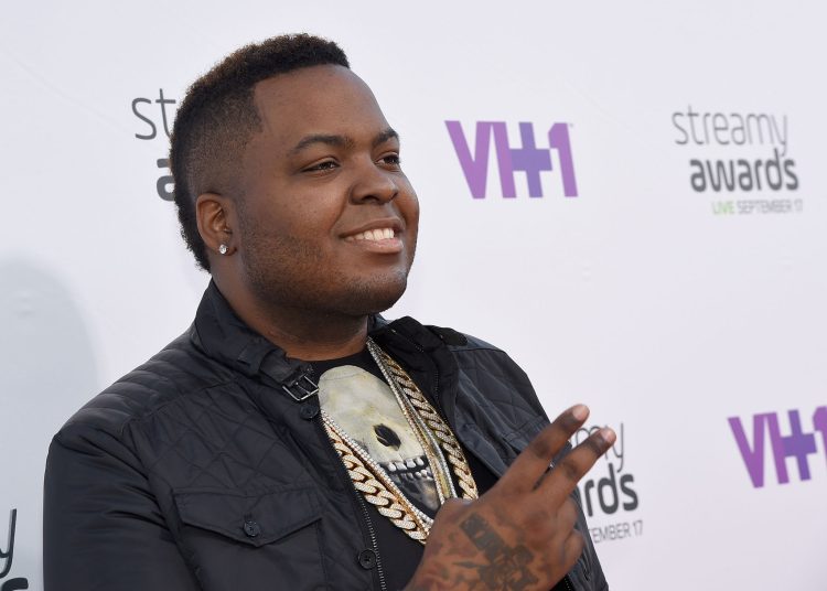 attends VH1's 5th Annual Streamy Awards at the Hollywood Palladium on Thursday, September 17, 2015 in Los Angeles, California.